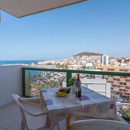 Go2tenerife Apart'dada Pool & First Line Of The Sea * Los Cristianos (Tenerife)